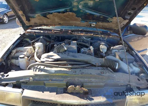 1998 Chevrolet S-10 Ls Fleetside from USA, damaged, VIN 1GCCS1945W8244093